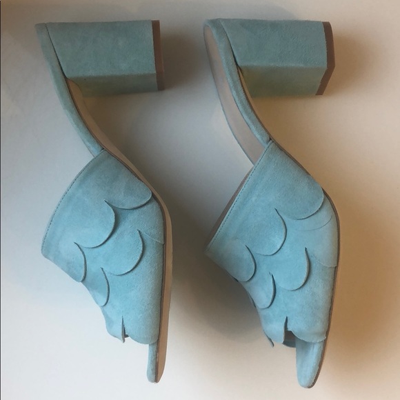 Dee Keller Blue Scalloped Heels - Picture 3 of 6
